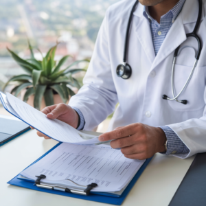 Ärzt­li­che Schwei­ge­pflicht Vs. Patientenwohl