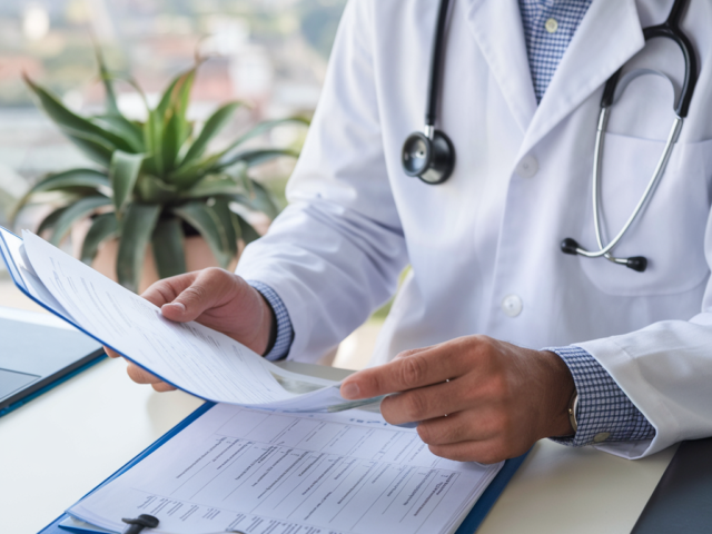 Ärzt­li­che Schwei­ge­pflicht Vs. Patientenwohl